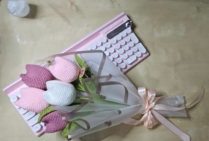 Image of crochet tulip bouquet.