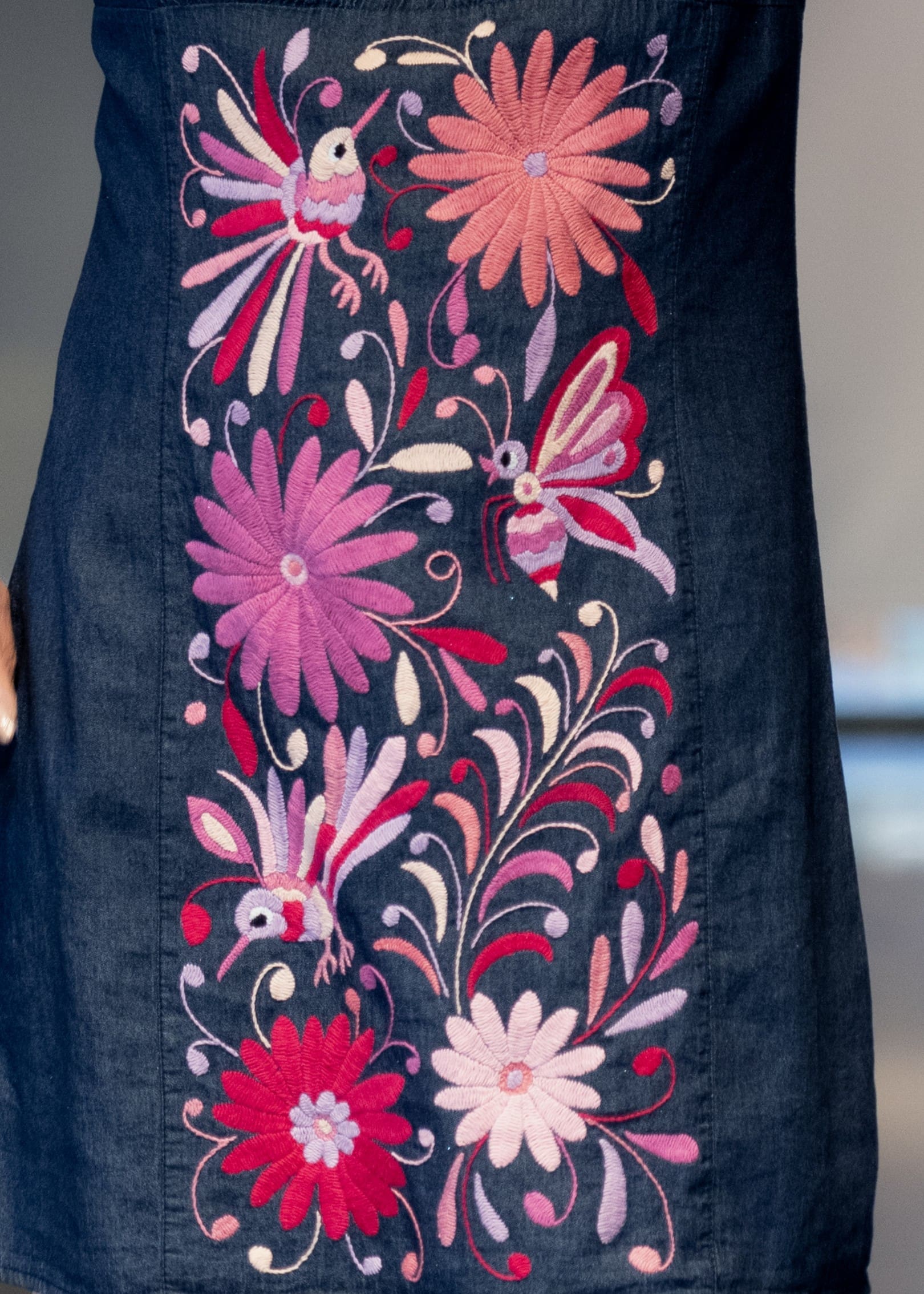 Detail of flowers and bird embroider. Tenango Style